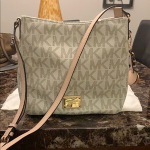 Michael Kors Logo Jet Set Crossbody